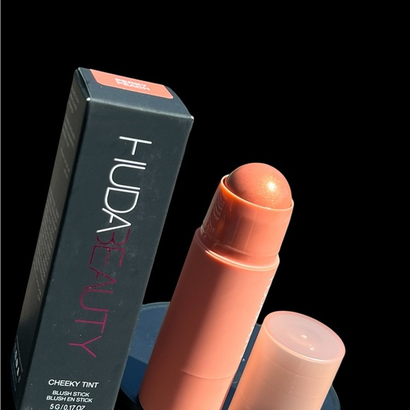 Huda Beauty Cheeky Tint - Picture 5 of 16